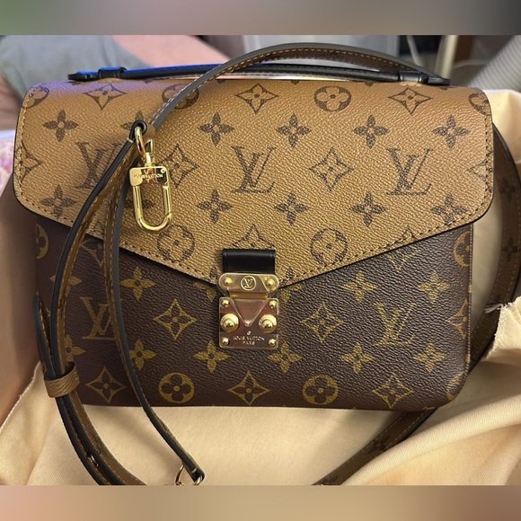 Louis Vuitton Pochette Métis - Picture 6 of 9